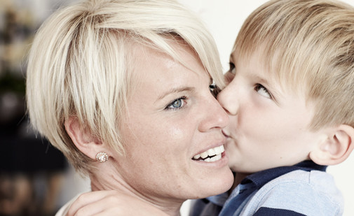 Familienportrait zu Hause.