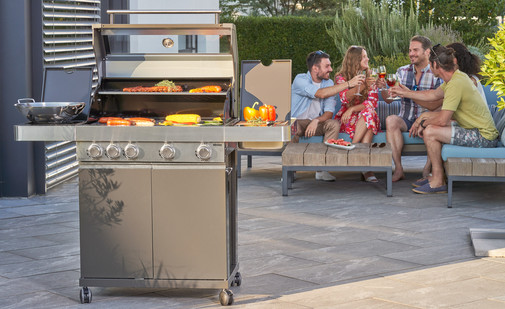 Grill & Chill mit Models und Grills