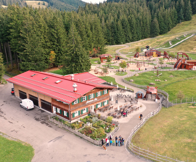 cropped-1706012111-zstudio_firmenkunden_alpsee_bergwelt_10