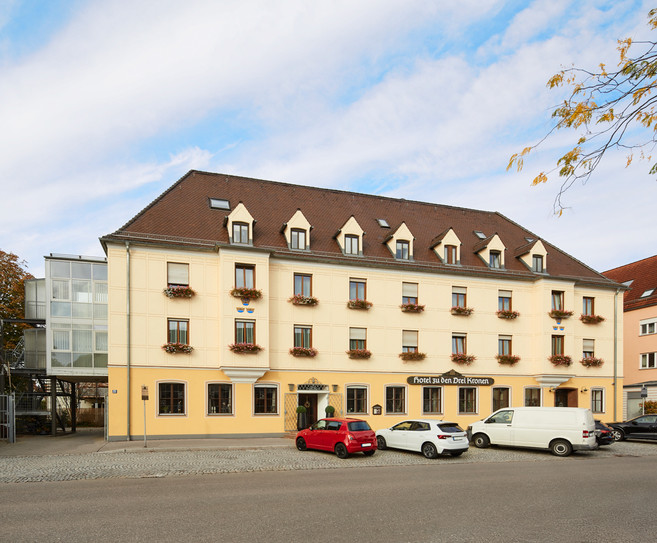 cropped-1706014652-zstudio_firmenkunden_hotel_zu_den_drei_kronen_1