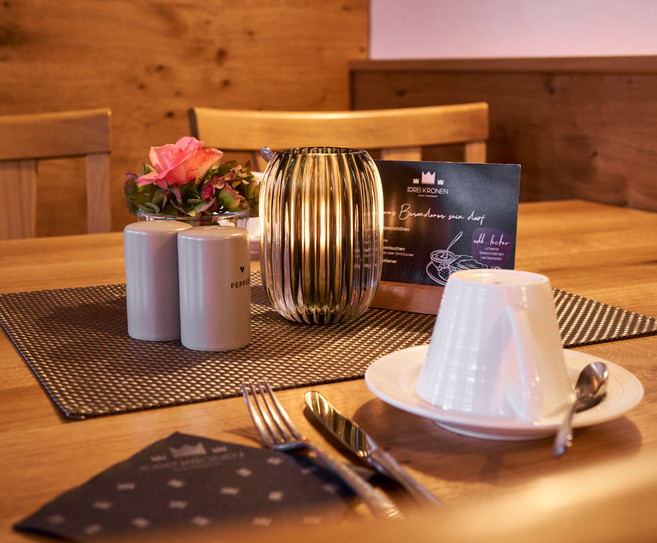 cropped-1706014658-zstudio_firmenkunden_hotel_zu_den_drei_kronen_2