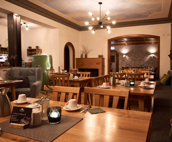 cropped-1706014670-zstudio_firmenkunden_hotel_zu_den_drei_kronen_4